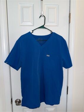 FIGS Men’s Leon Three-Pocket Scrub Top L Royal Blue
